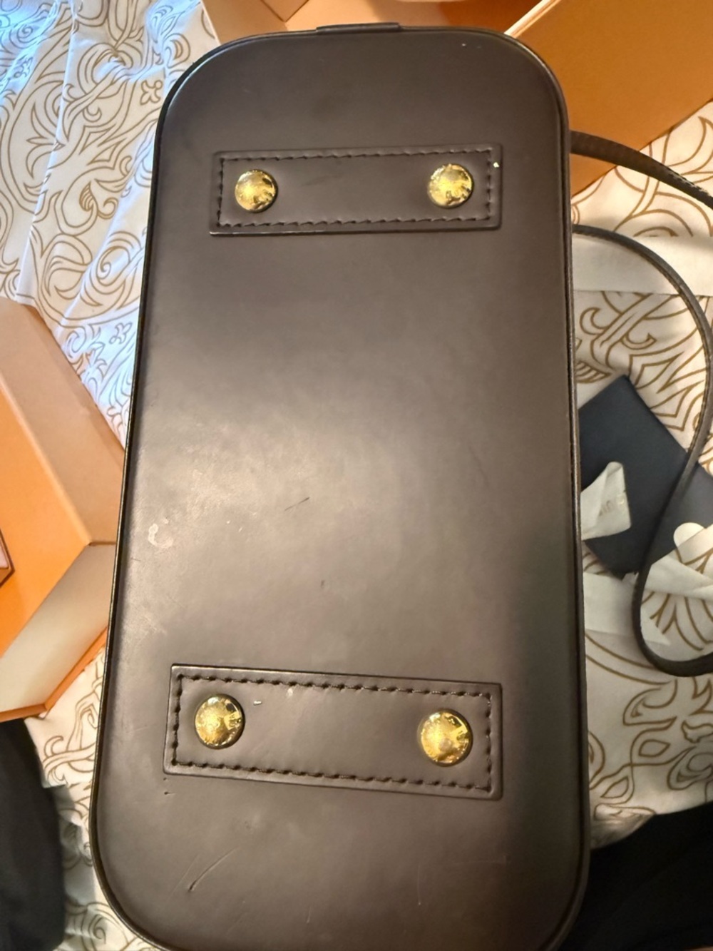 Louis Vuitton Alma BB handbag. Like new, giftable condition. - Picture 3 of 8